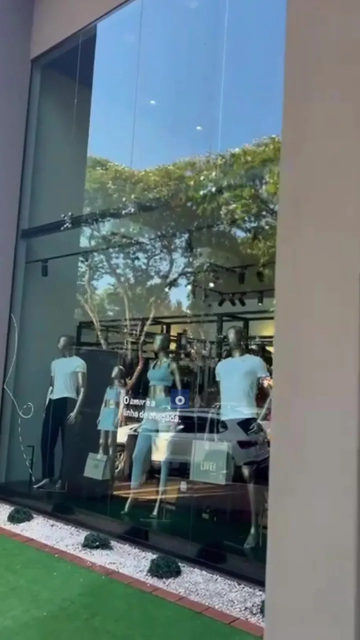 Vitrine de comércio limpa em Maringá